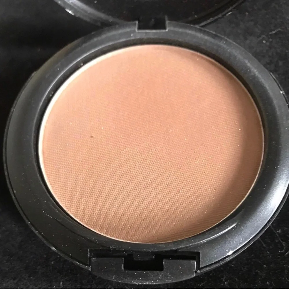 Heidi D cosmetics foundation